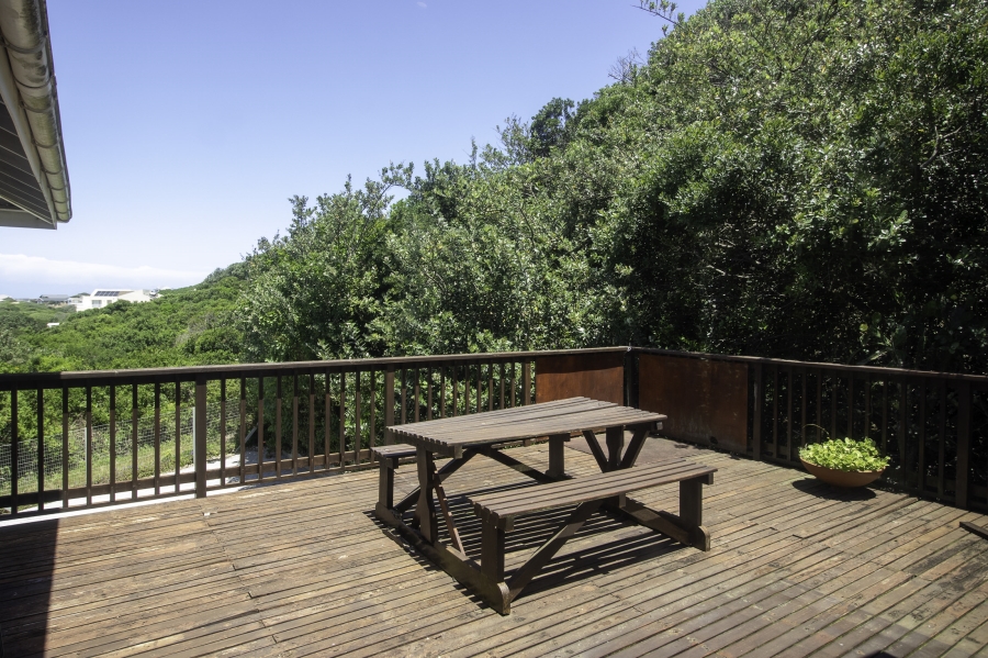 7 Bedroom Property for Sale in West Beach Eastern Cape